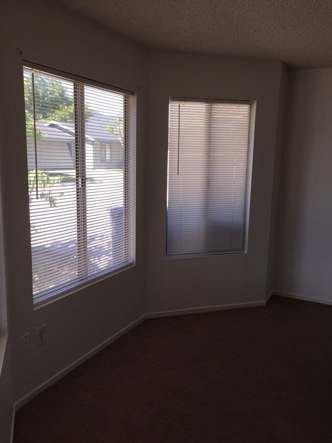 Building Photo - 1401 Cimarron Ct