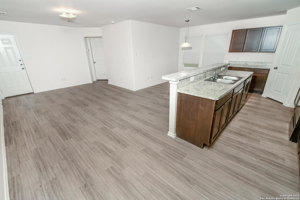 Foto principal - 10383 Clearwater Wy