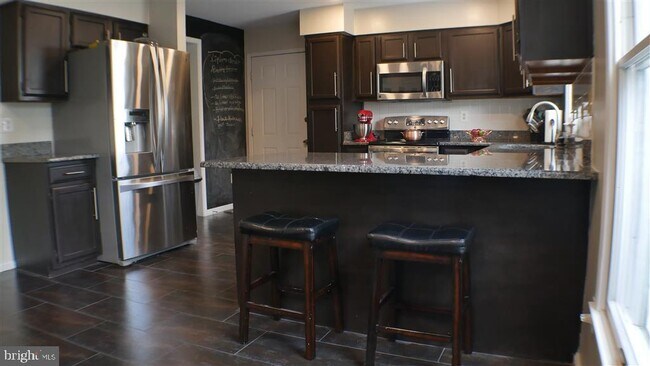 Foto del edificio - 6825 Silassie Ct