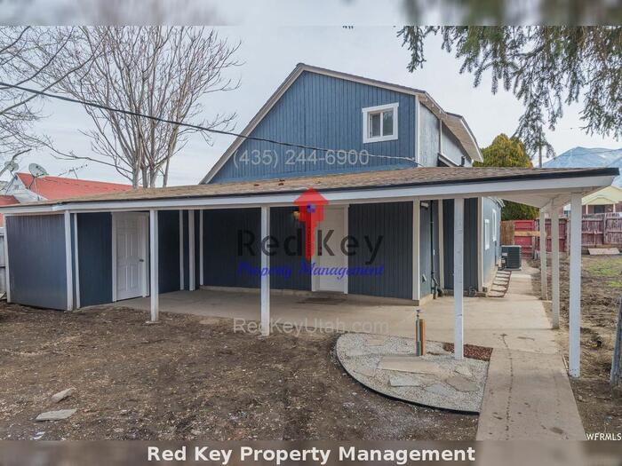 Building Photo - 3rd St Triplex Unit A