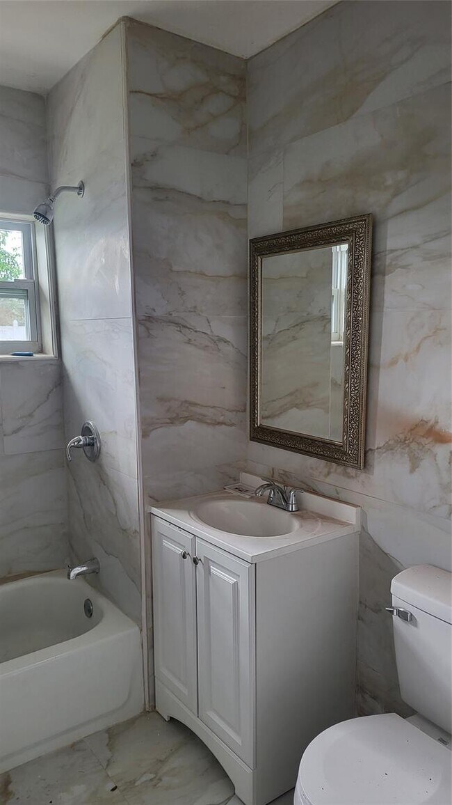 Foto del edificio - $3,330MONTHLY;3970 NW 171ST TER MIAMI GARD...