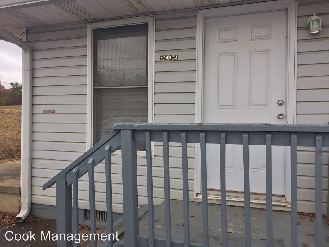 Primary Photo - 3749 Old Plainview Rd