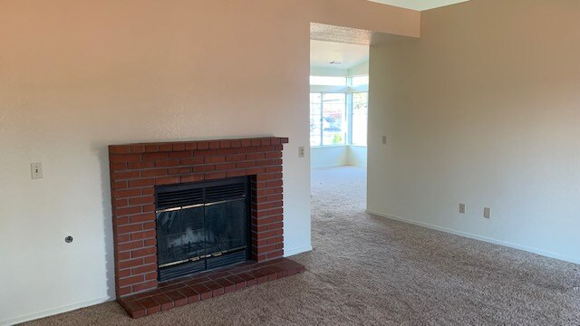 Building Photo - 183 Edgewater Ln