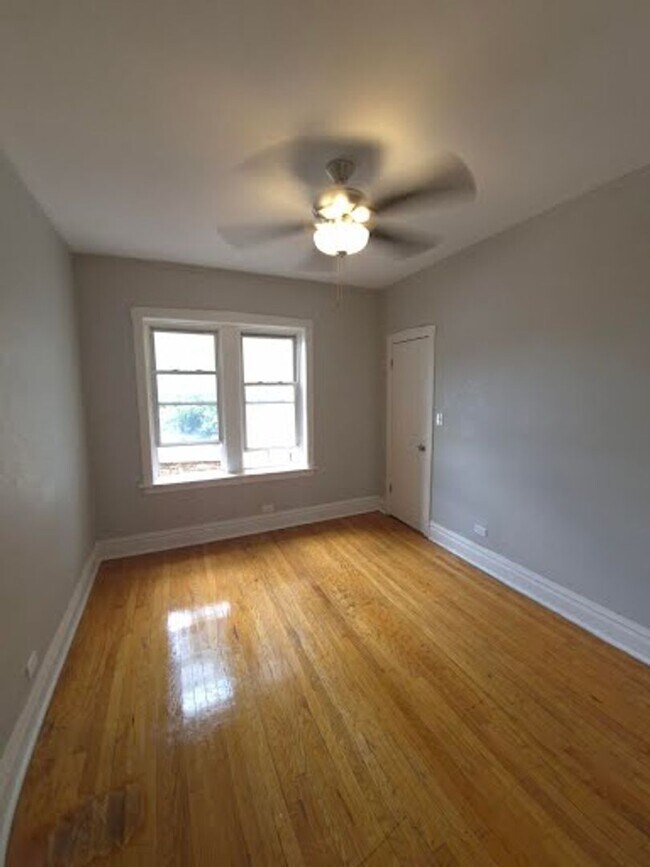 Building Photo - Great 2 Bedroom unit, with a Wonderful Man...