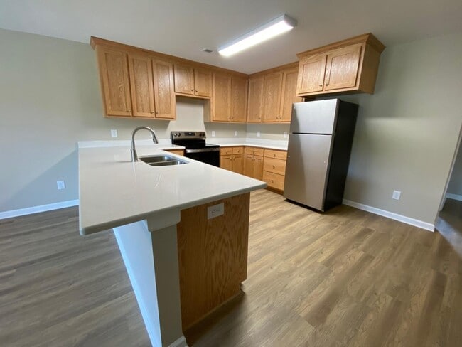 Building Photo - 1961 Glen Manor Ct