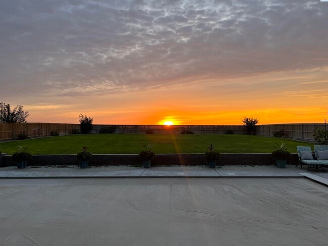 Building Photo - FOR RENT: West Pasco with heated inground ...