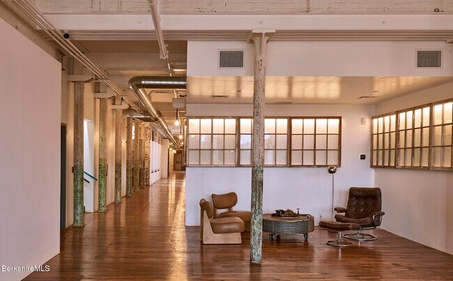 Foto del edificio - 520 State Rd