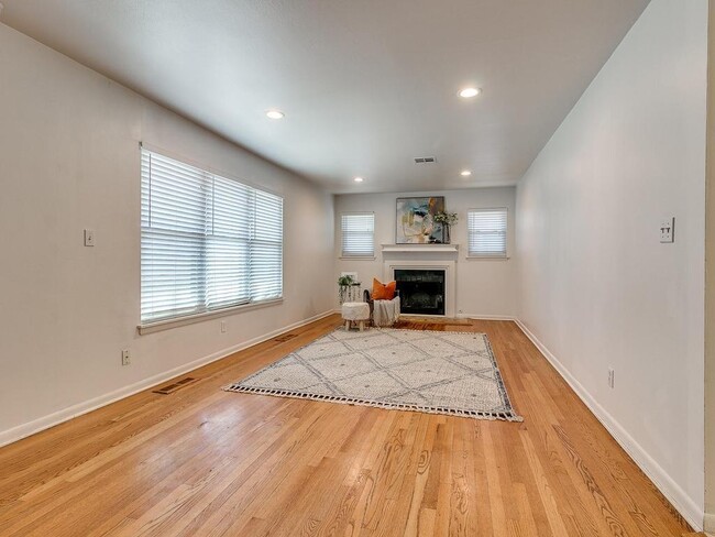 Photo - 2644 Lakeside Dr House