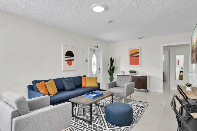 Foto del edificio - 6452 Custer St