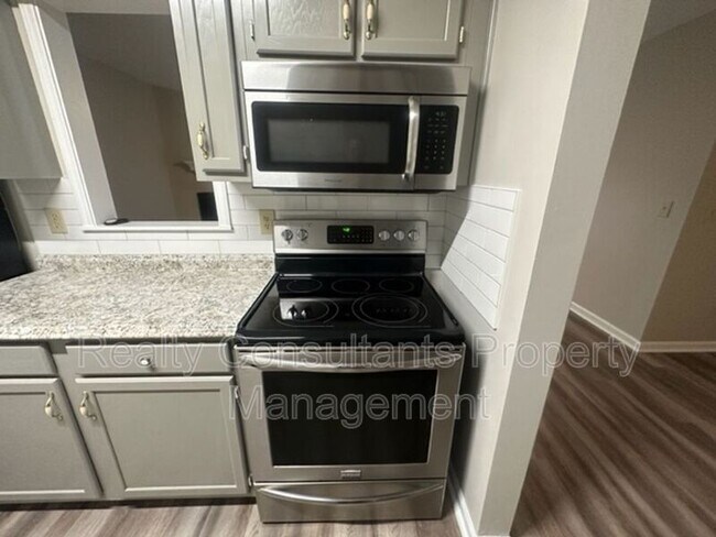 Foto del edificio - 800-C Folly Ct