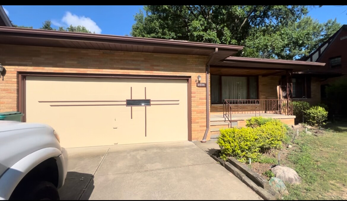 Foto principal - 2076 Newcome St