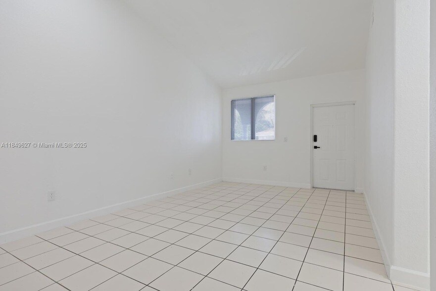 Foto principal - 1663 SE 27th Dr