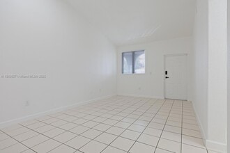 Building Photo - 1663 SE 27th Dr