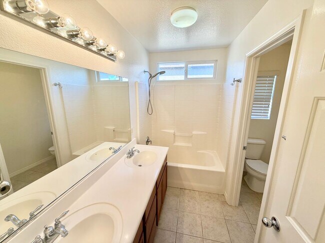 Foto del edificio - 37945 Encanto Rd