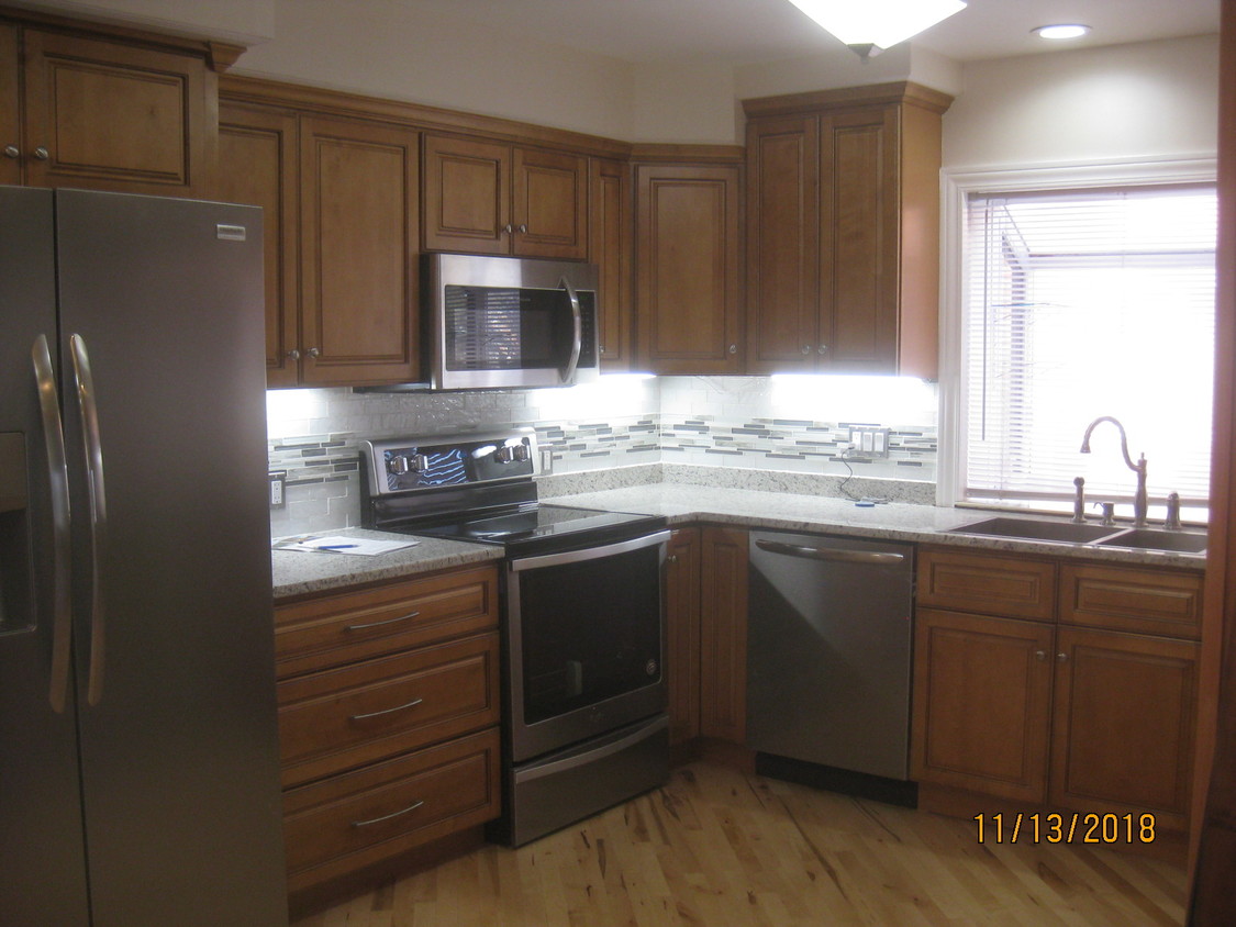 New SS Appliances - 1985 Vernier Rd