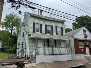 Building Photo - 46 Hillman St