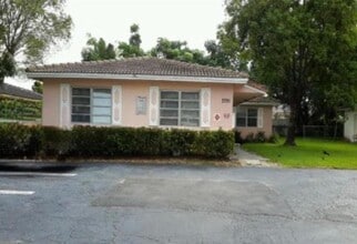 Building Photo - 3791 Riverside Dr