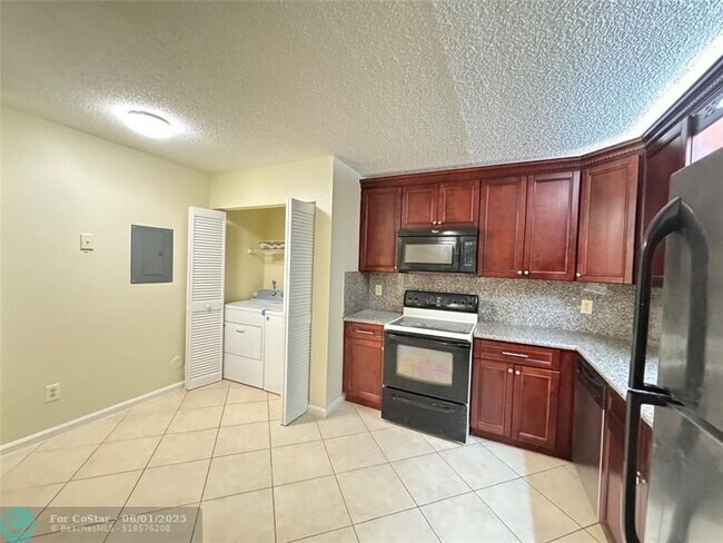 Foto del edificio - 12222 Royal Palm Blvd