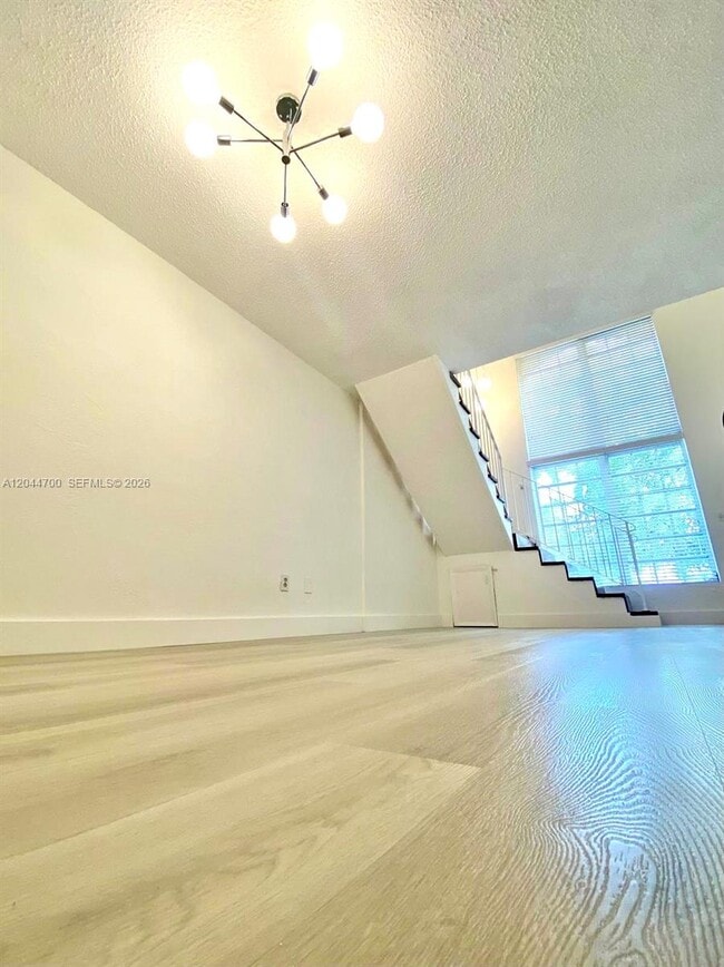 Building Photo - 10901 N Kendall Dr