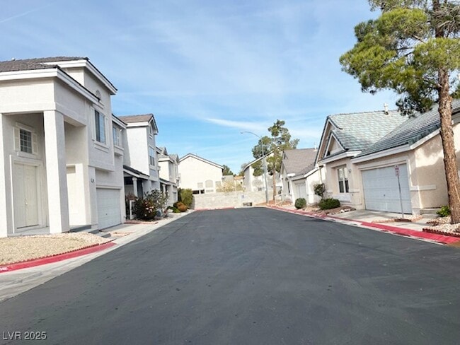 Building Photo - 5243 Ladyhawk Way