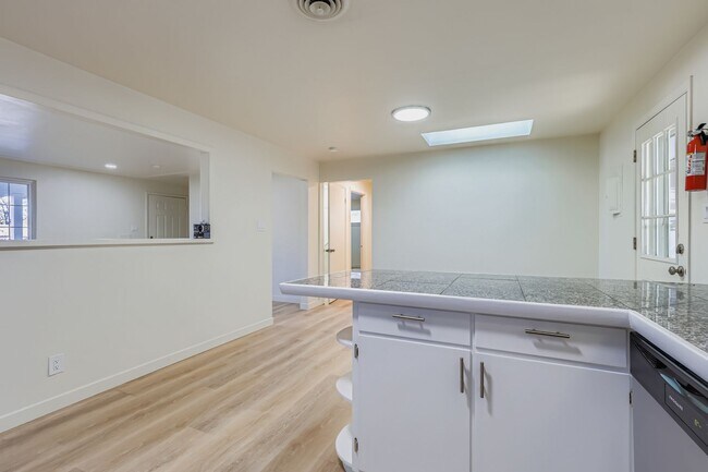 Foto del edificio - 4945 Wyandot St