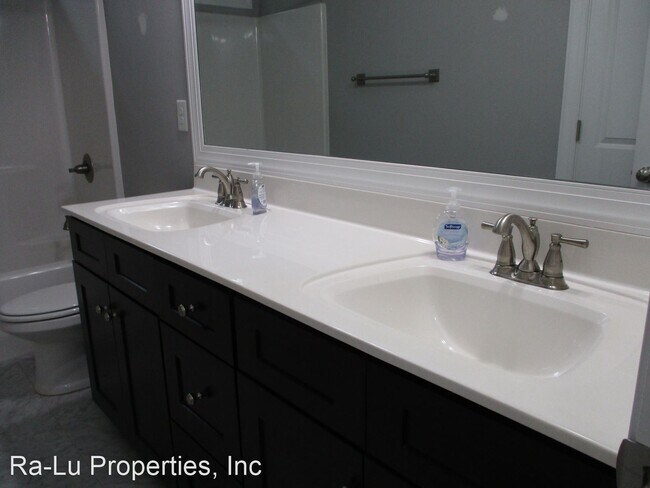 Foto del edificio - 4 br, 3.5 bath House - 7301 Lambert Lake Ct.