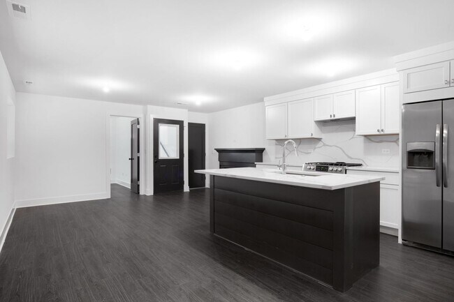 Foto del edificio - 1833 S Throop St