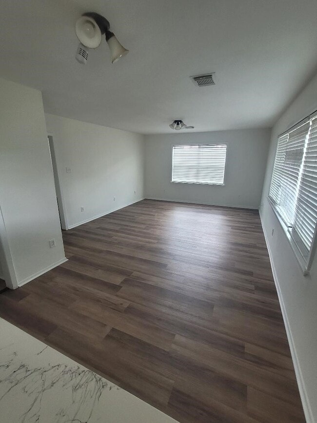 Building Photo - 1212 Rebecca Dr