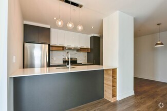 Building Photo - 9675 Av. Papineau