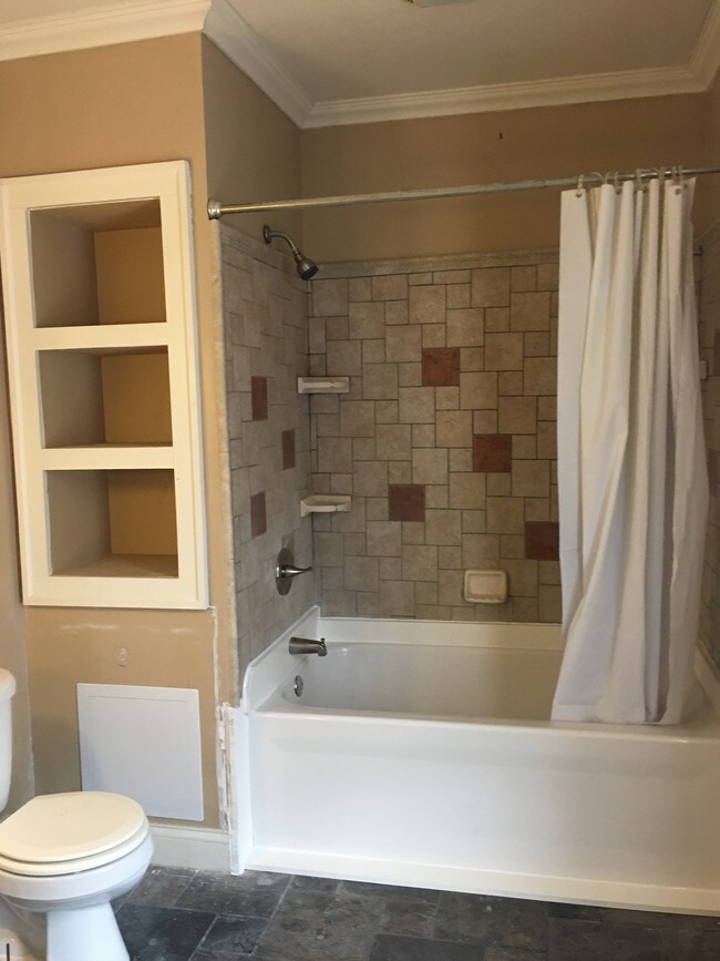 Bathroom - 423 S 5th St
