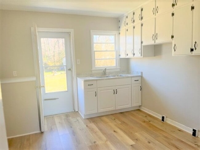 Foto del edificio - 3704 Yanceyville St