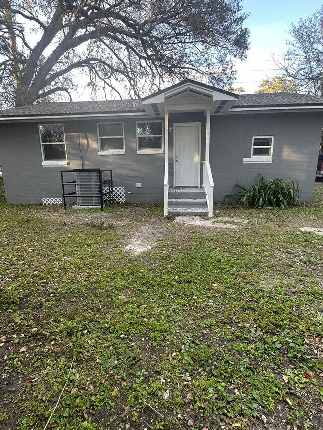 Foto del edificio - Renovated 3/2 Single Family home- Availabl...