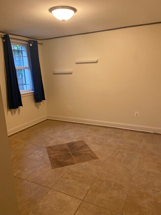 Building Photo - 649 Lexington Pl NE