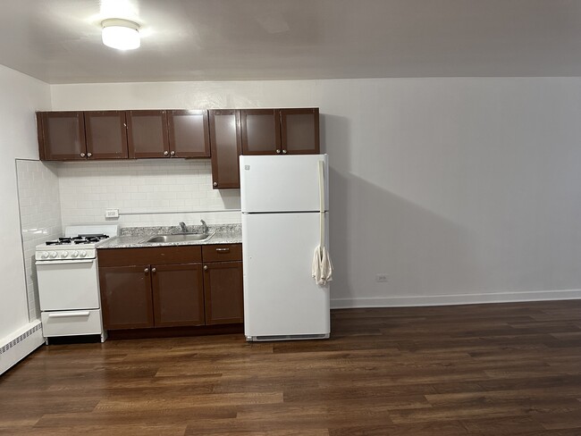 Kitchen - 420 S Maple Ave