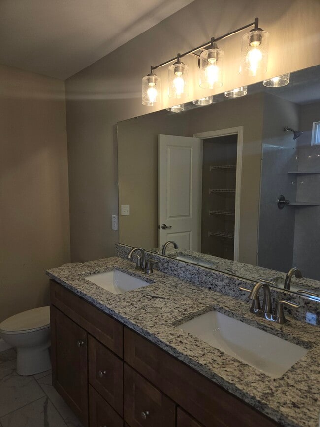 Building Photo - 2618 Cherry Farms Dr
