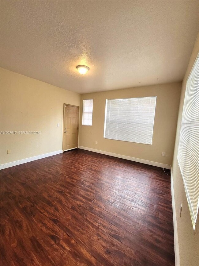 Foto del edificio - 237 NW 10th Ave