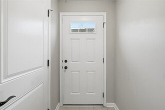 Building Photo - 1204 Pointe View Dr