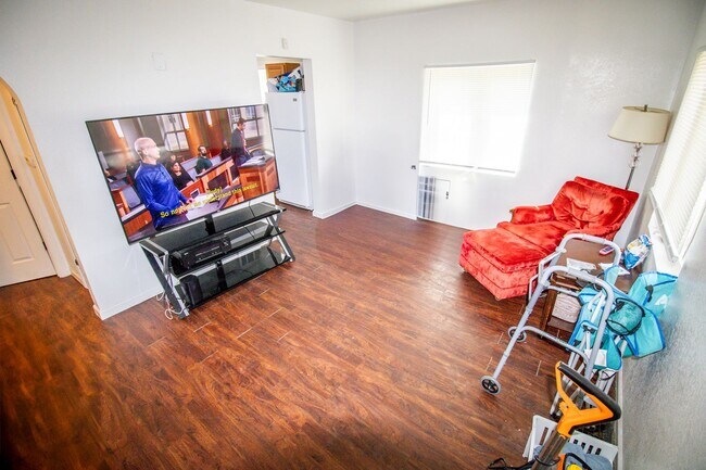 Foto del edificio - 2 bedroom, 1 bath house in Waterloo