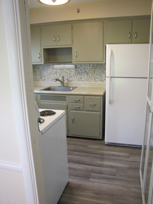Kitchen - 6833 Indian Hill Rd