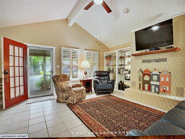 Building Photo - 409 E 6th St