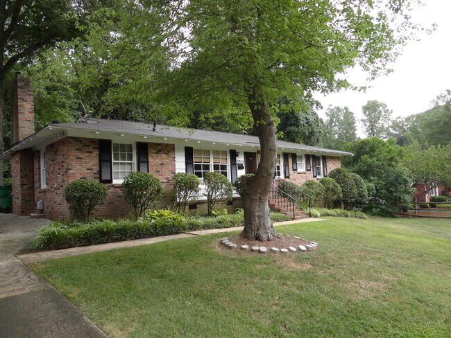 Foto del edificio - 5531 Farmbrook Dr