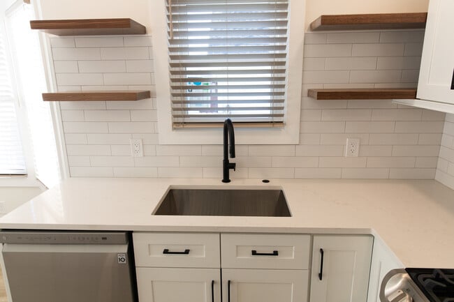 Foto del edificio - 713 Stevens St