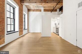Building Photo - 303 Vine St