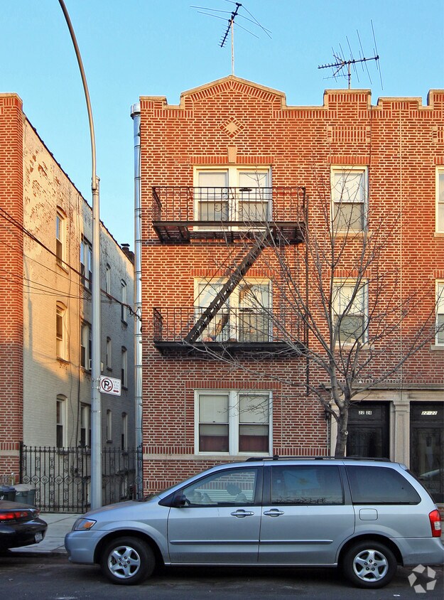 Primary Photo - 22-24 42nd St