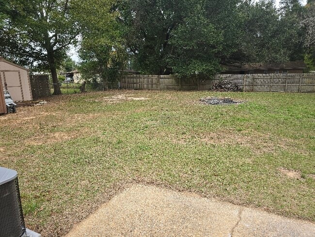 Foto del edificio - 4752 Pecanwood Pl