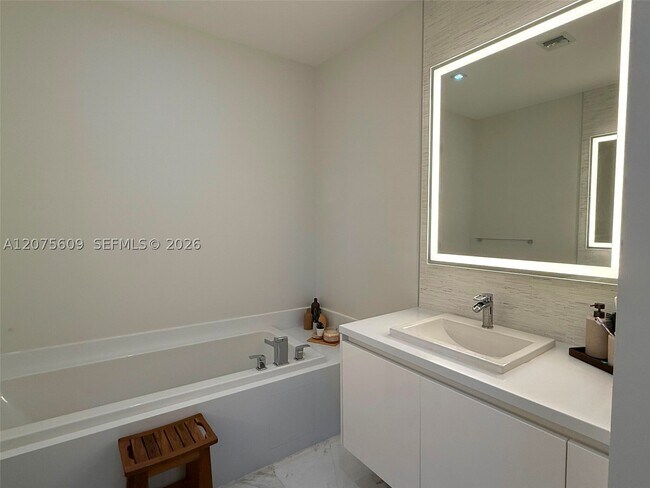 Building Photo - 701 N Fort Lauderdale Beach Blvd
