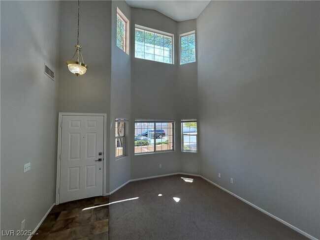 Building Photo - 1221 Diamond Valley St