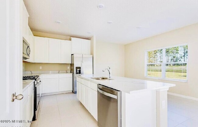 Foto del edificio - 87 Fellbrook Dr