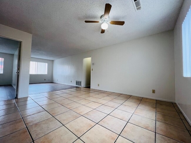 Building Photo - Light-Filled 4-Bed in San Pedro | Garage Parking, Utilities Included, Prime Location