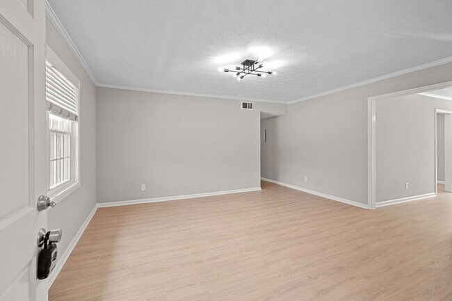 Foto del edificio - 315 Winding River Dr
